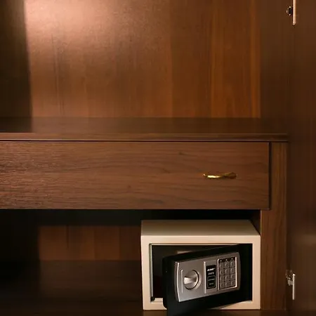 Albertina Exclusive 4* פראביטה