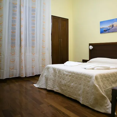 לינה וארוחת בוקר Albertina Exclusive 4*